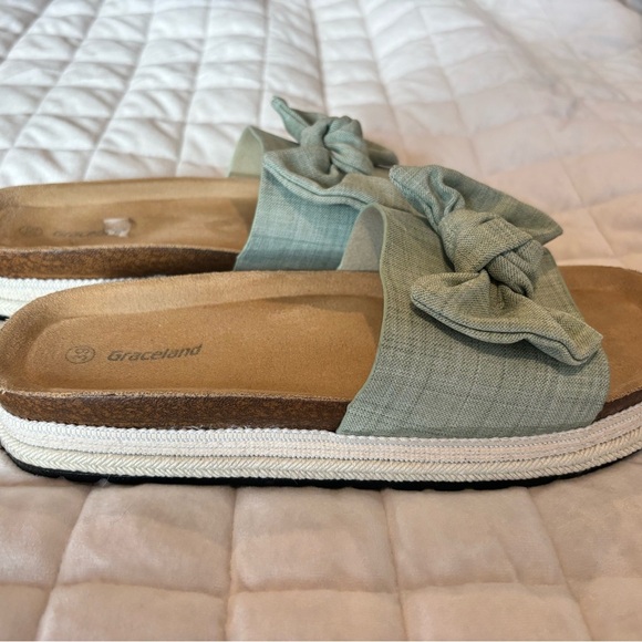 Grace Green Bow Slide Sandals - Picture 3 of 3